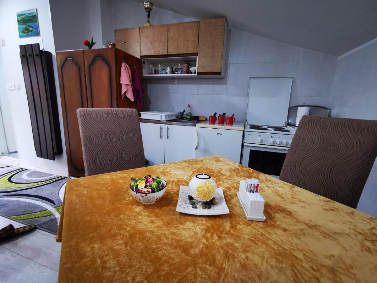 White Apartment Sarajevo - Free Parking 外观 照片