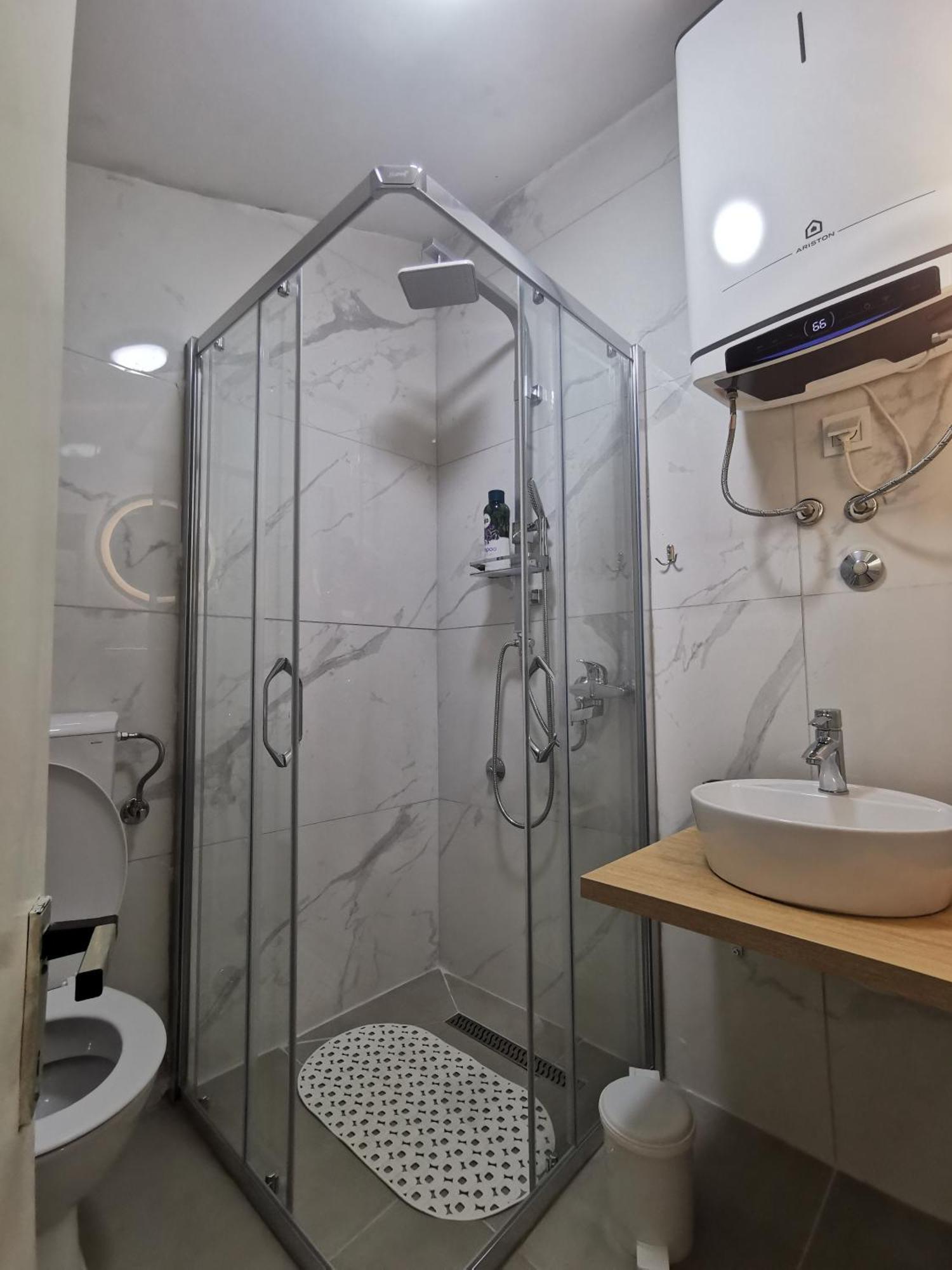 White Apartment Sarajevo - Free Parking 外观 照片